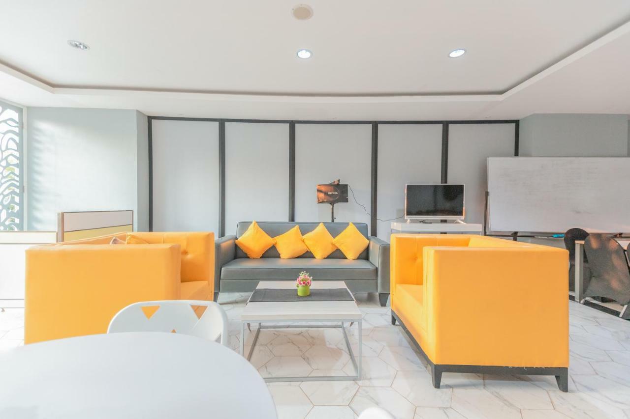 Flagship 750 Mont Blanc Hotel Bekasi Eksteriør billede